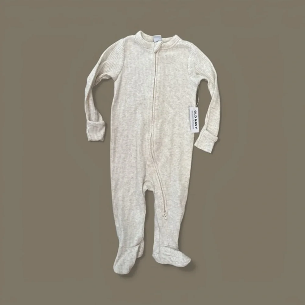 Old Navy Cream Ribbed Zip-Up Baby Footie Pajamas NWT Loungewear Baby Onesie 6-9M